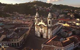 Casa Inteira Com Garagem No Centro Historico!